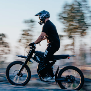 GT73 Electric Motorbike | Moteur 2400W, Couple 106Nm, Double Batterie 48V 18.2Ah